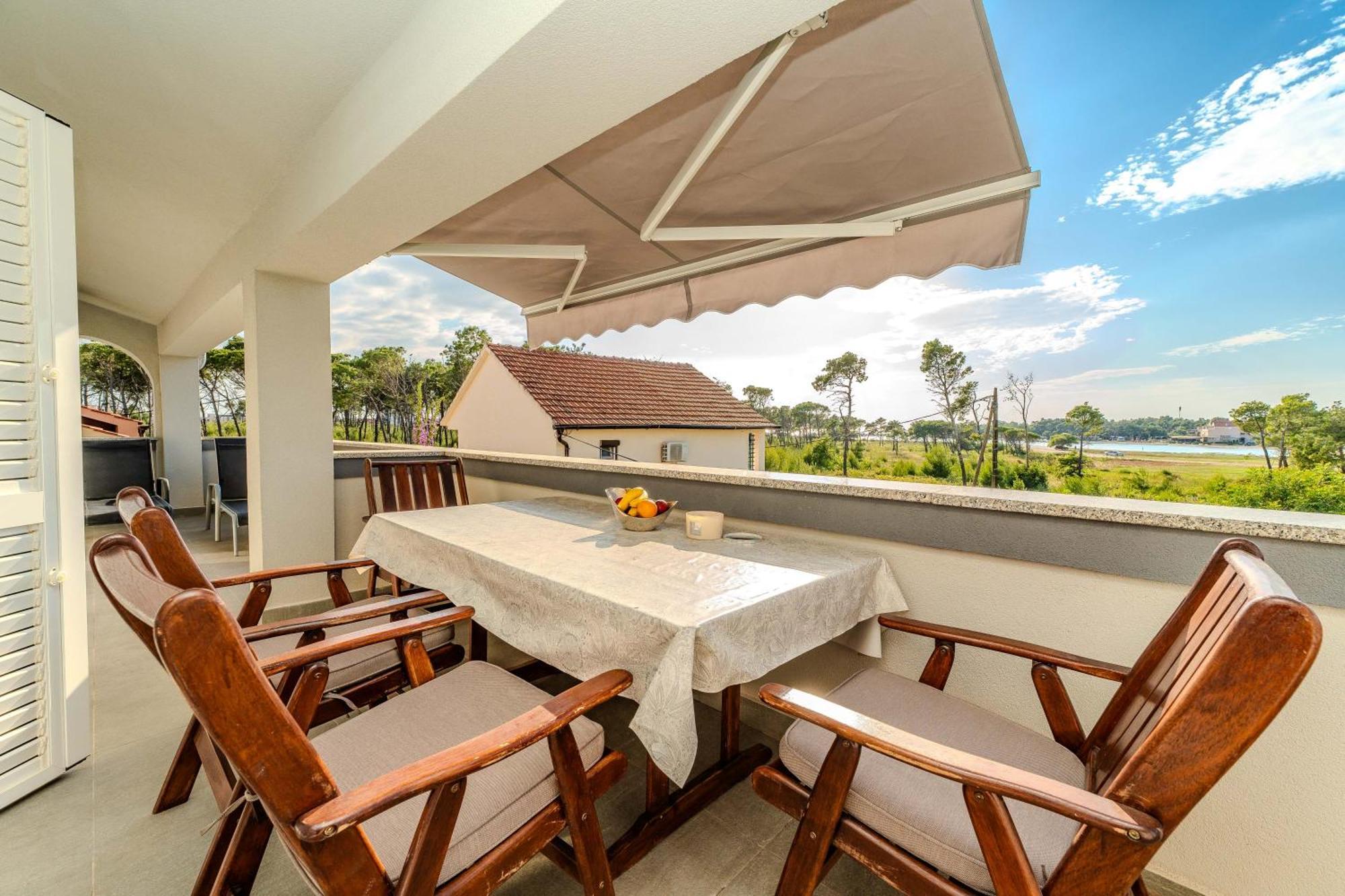 Apartments Dalmatia (Adults Only) Privlaka  Bagian luar foto