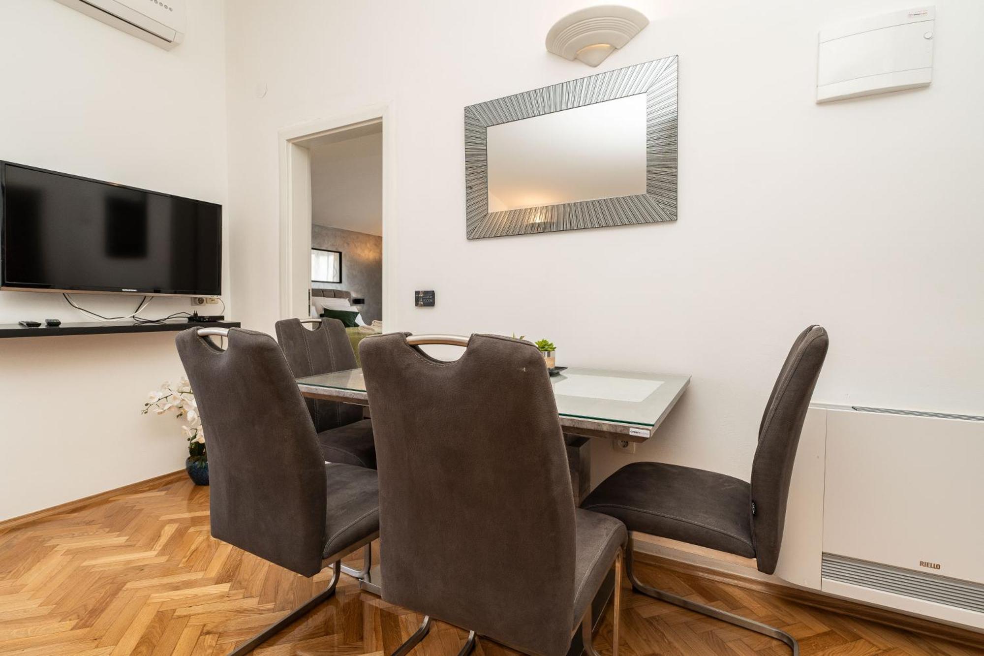 Apartments Dalmatia (Adults Only) Privlaka  Bagian luar foto