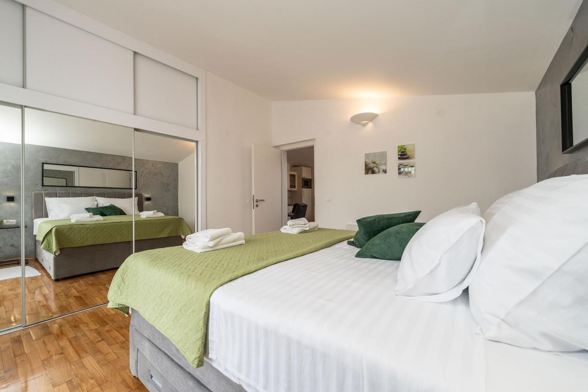Apartments Dalmatia (Adults Only) Privlaka  Bagian luar foto