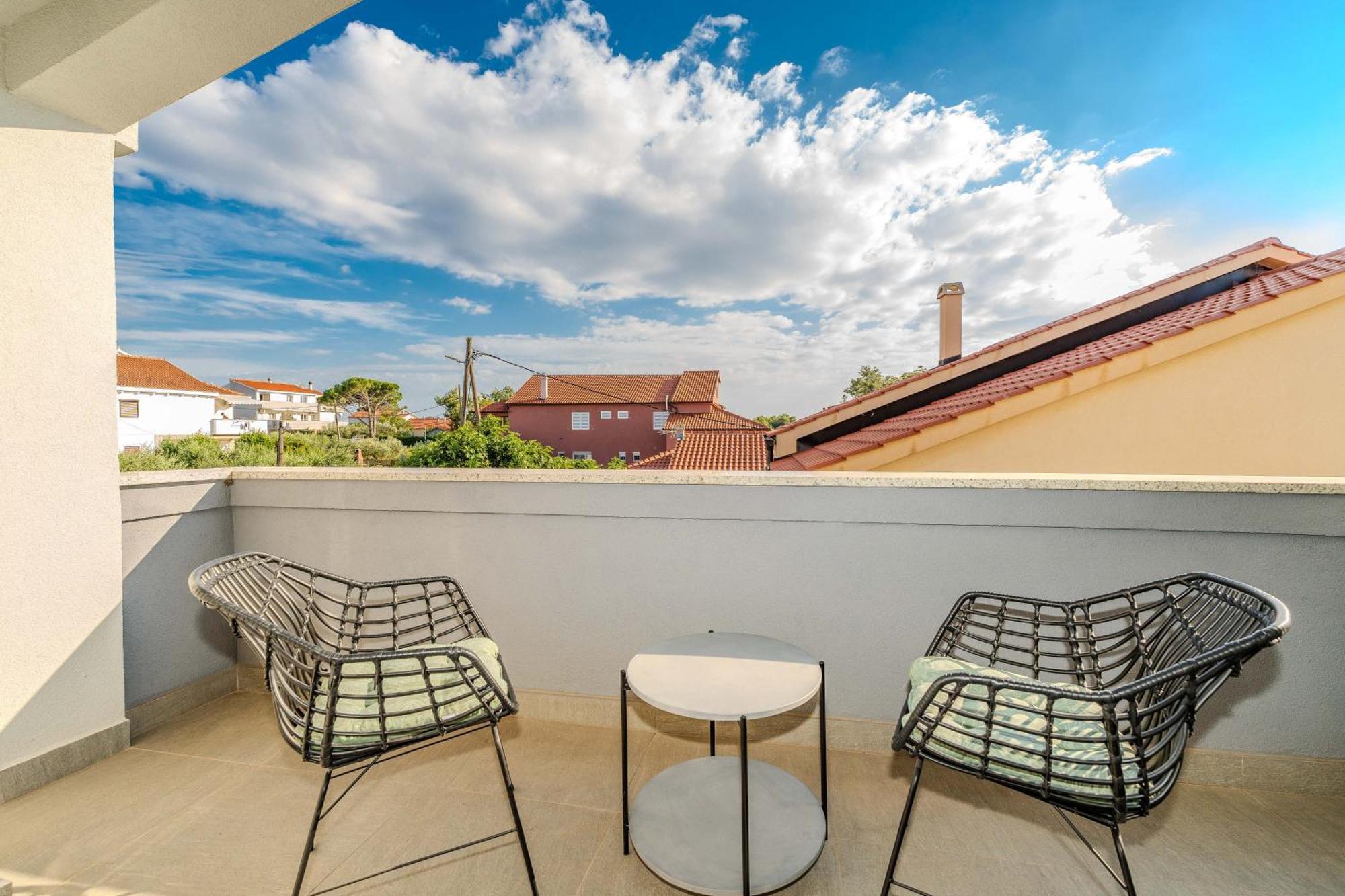 Apartments Dalmatia (Adults Only) Privlaka  Bagian luar foto