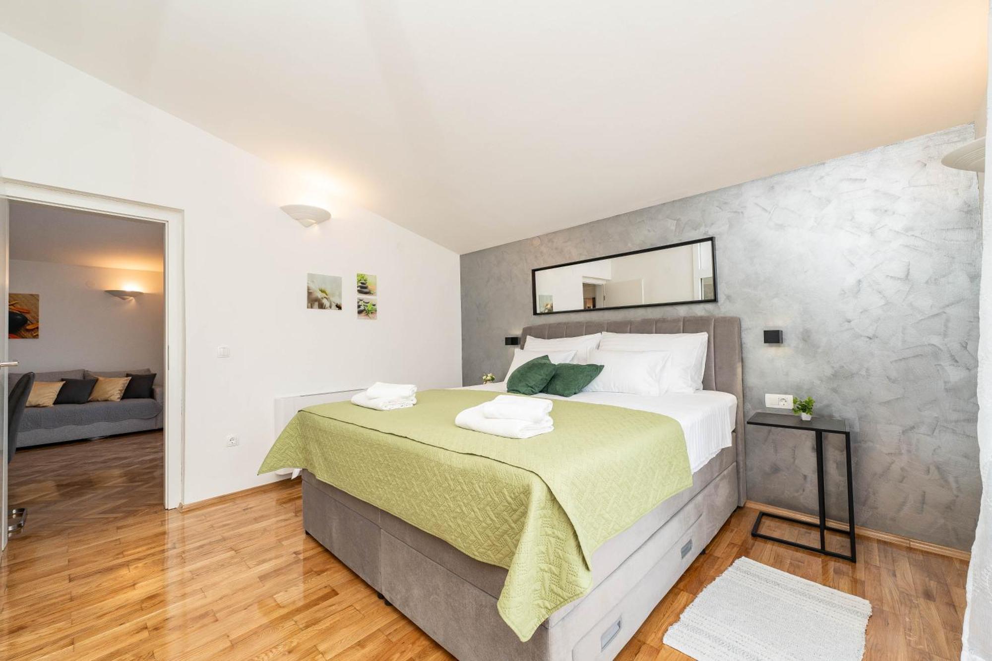 Apartments Dalmatia (Adults Only) Privlaka  Bagian luar foto