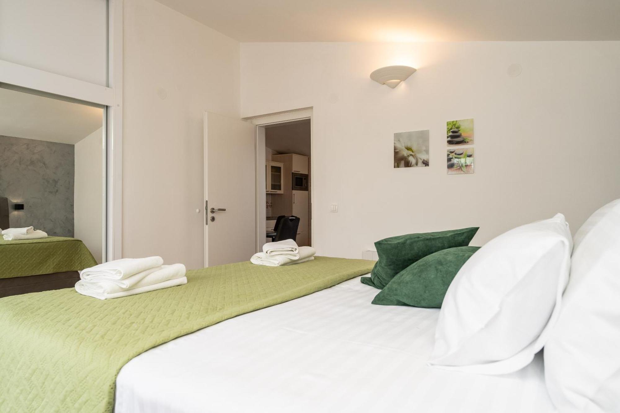 Apartments Dalmatia (Adults Only) Privlaka  Bagian luar foto