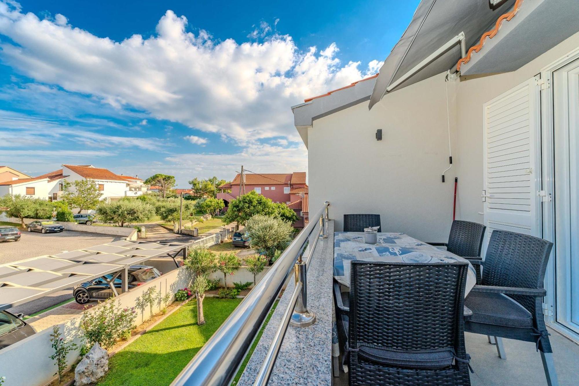 Apartments Dalmatia (Adults Only) Privlaka  Bagian luar foto