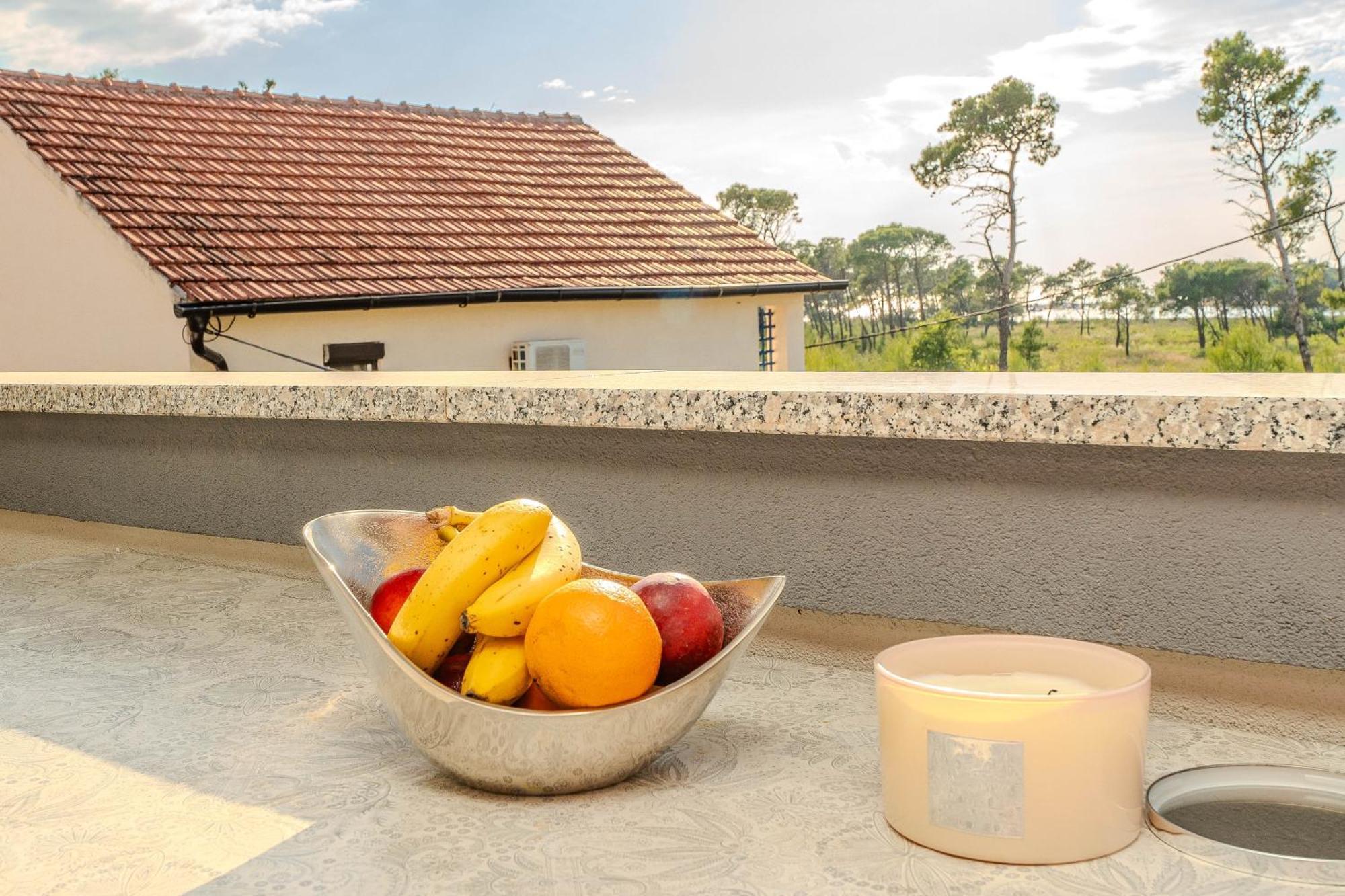 Apartments Dalmatia (Adults Only) Privlaka  Bagian luar foto