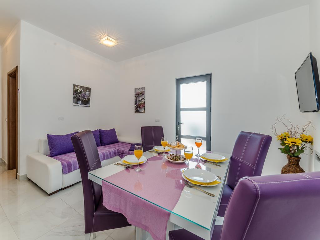 Apartments Dalmatia (Adults Only) Privlaka  Bagian luar foto