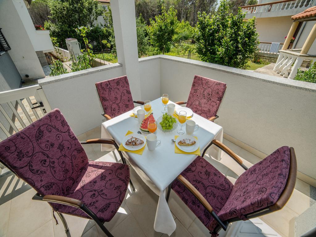Apartments Dalmatia (Adults Only) Privlaka  Bagian luar foto