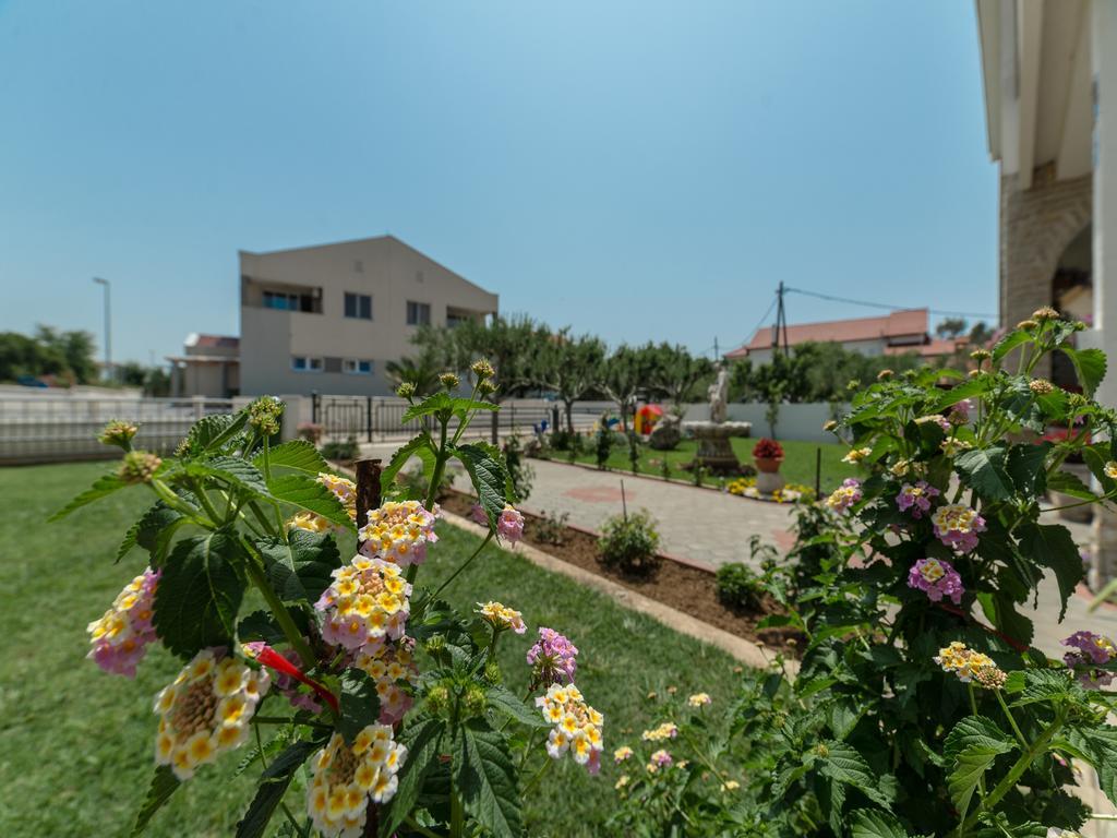 Apartments Dalmatia (Adults Only) Privlaka  Bagian luar foto