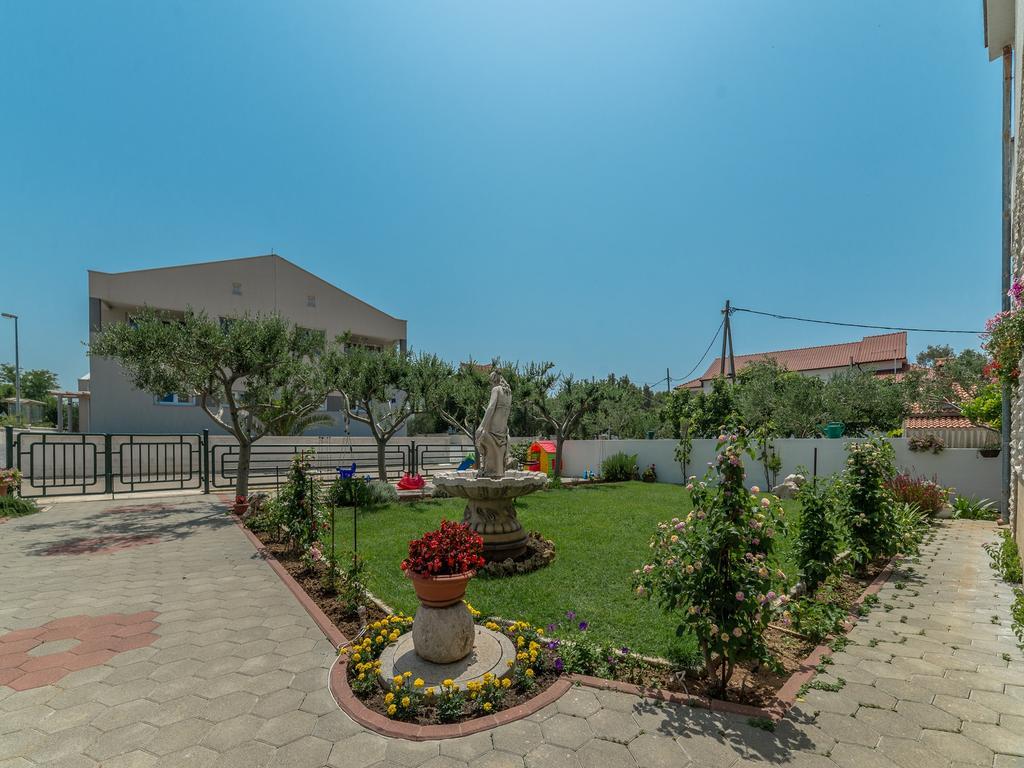 Apartments Dalmatia (Adults Only) Privlaka  Bagian luar foto