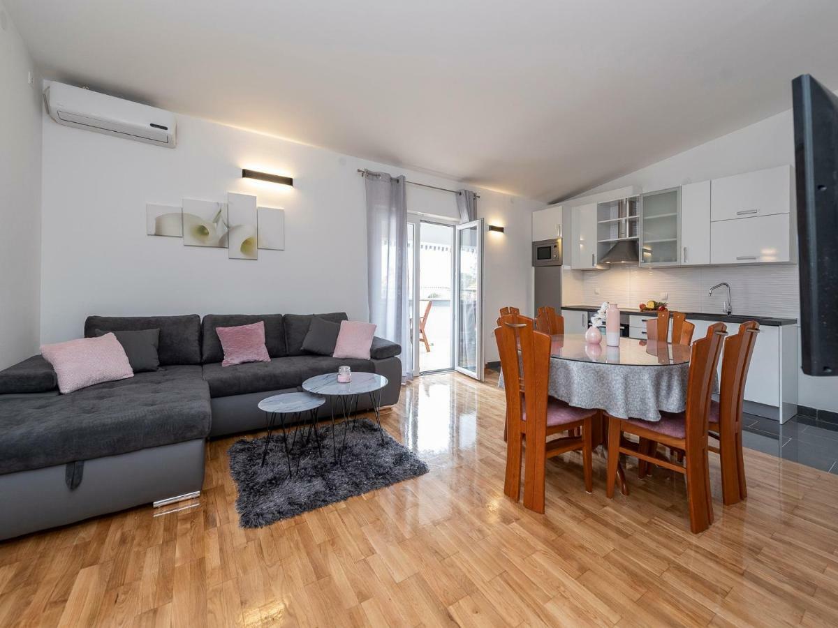 Apartments Dalmatia (Adults Only) Privlaka  Bagian luar foto